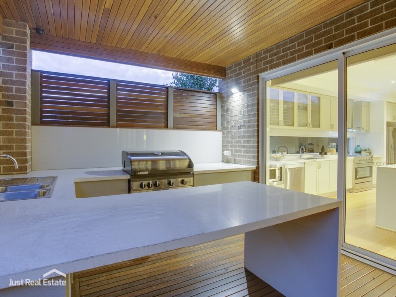 50 Flowerbloom Crescent, Clyde North VIC 3978