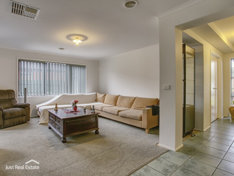 4 PARNELL COURT, Cranbourne West VIC 3977