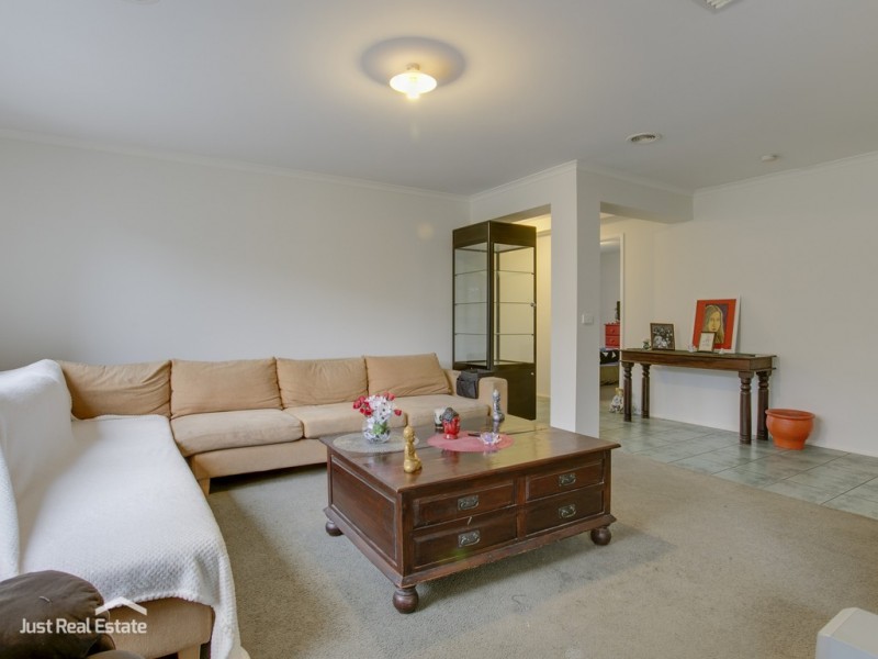 4 PARNELL COURT, Cranbourne West VIC 3977