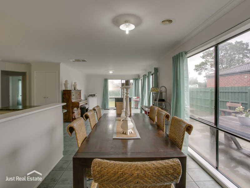 4 PARNELL COURT, Cranbourne West VIC 3977