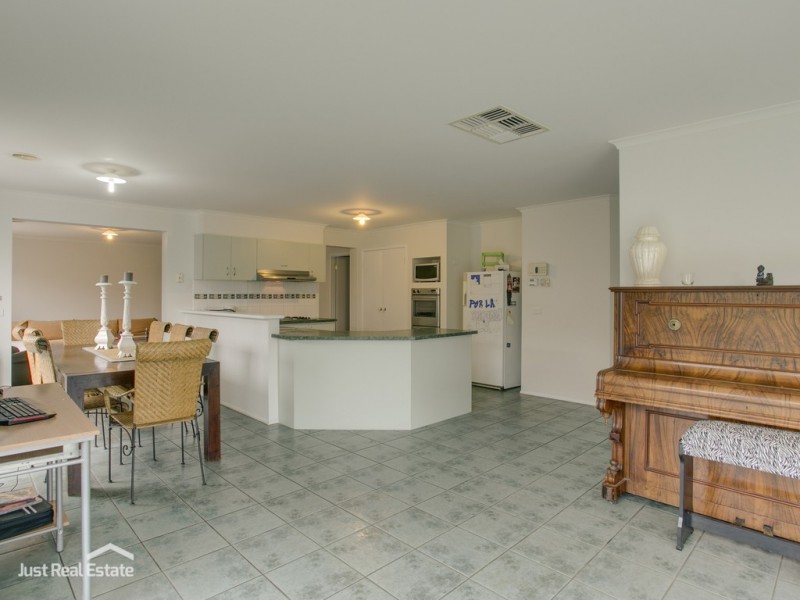 4 PARNELL COURT, Cranbourne West VIC 3977