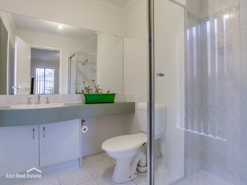 4 PARNELL COURT, Cranbourne West VIC 3977