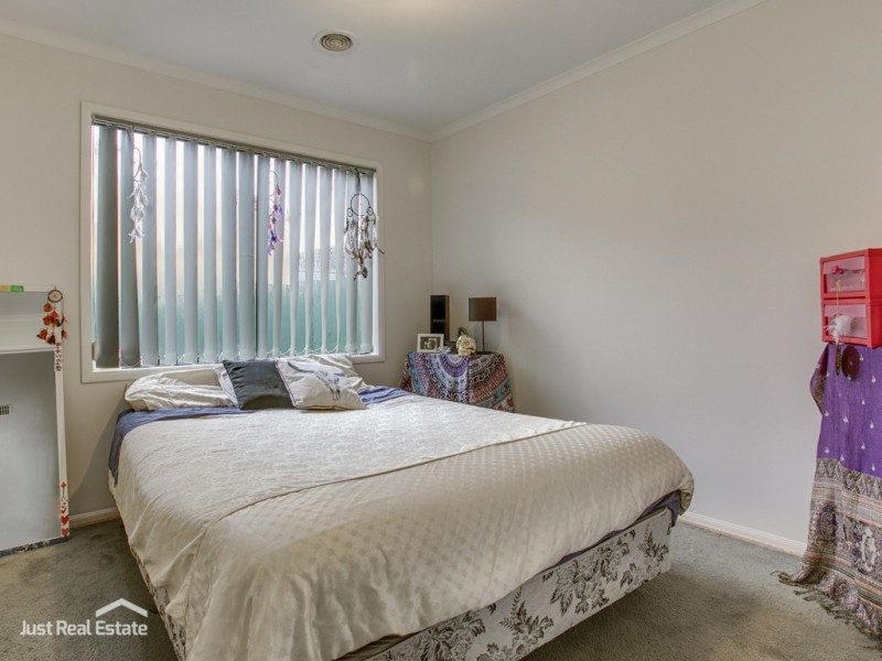 4 PARNELL COURT, Cranbourne West VIC 3977