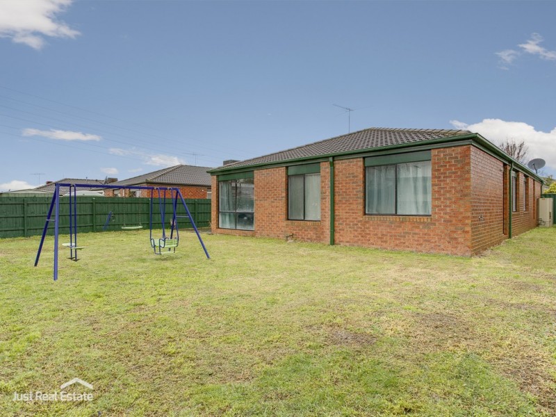 4 PARNELL COURT, Cranbourne West VIC 3977