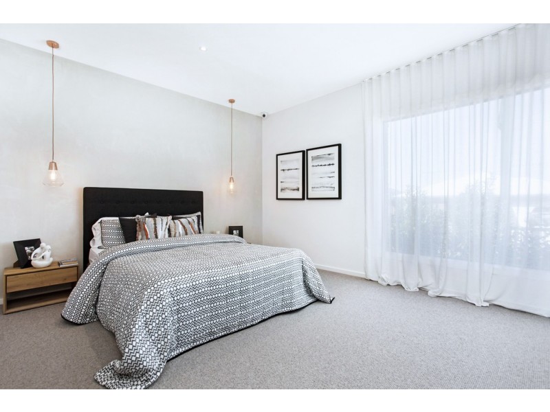 16 Lucinda Lane, Cranbourne North VIC 3977