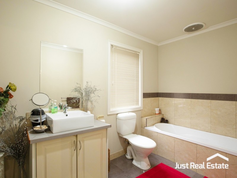 11 Tilmouth Place, Narre Warren South VIC 3805