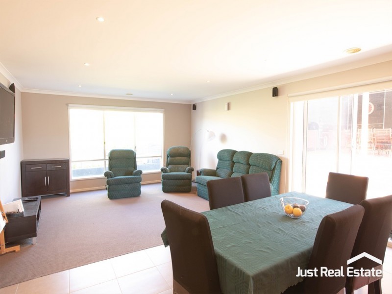 43 Ebony Street, Cranbourne VIC 3977