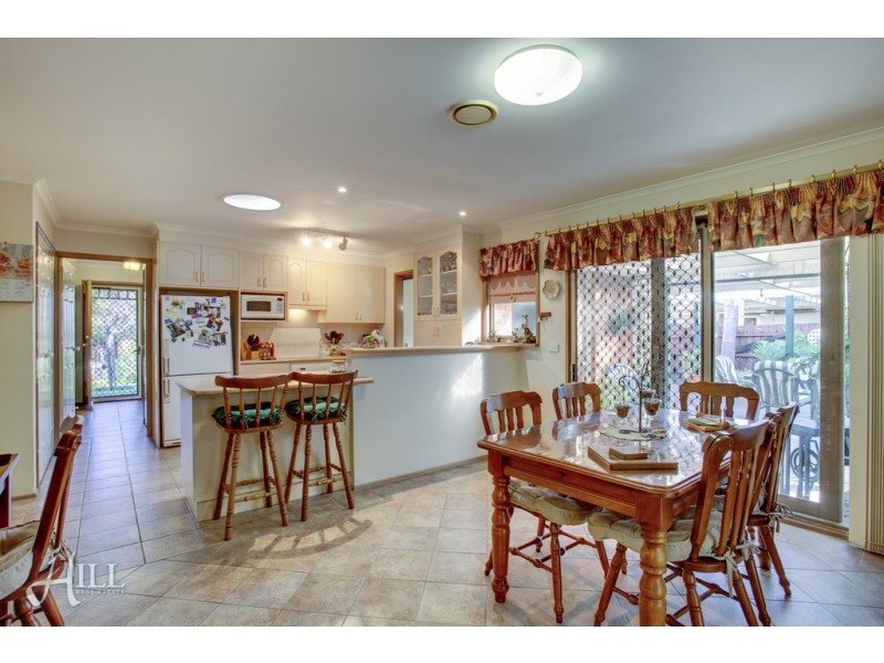 11 Bertrand Close, Berwick VIC 3806