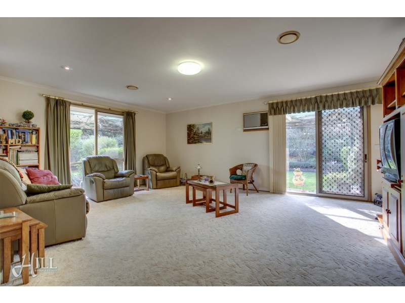 11 Bertrand Close, Berwick VIC 3806