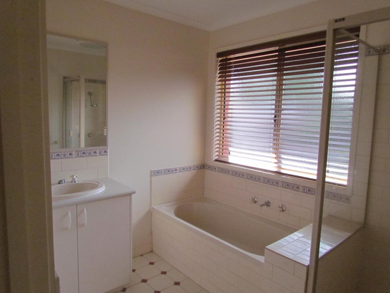 4 Yalumba Court, Berwick VIC 3806