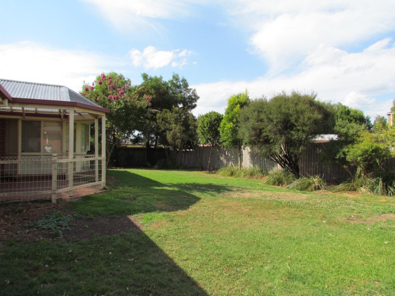 4 Yalumba Court, Berwick VIC 3806