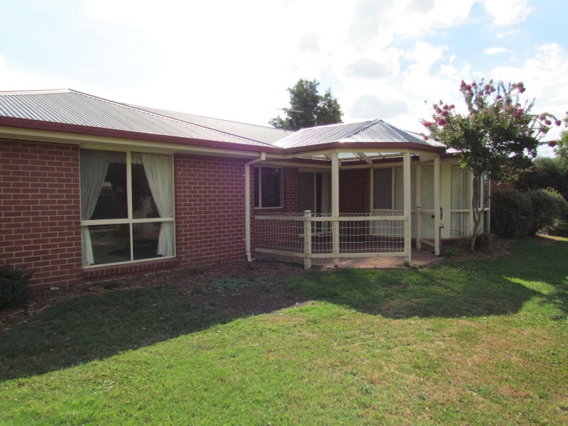 4 Yalumba Court, Berwick VIC 3806