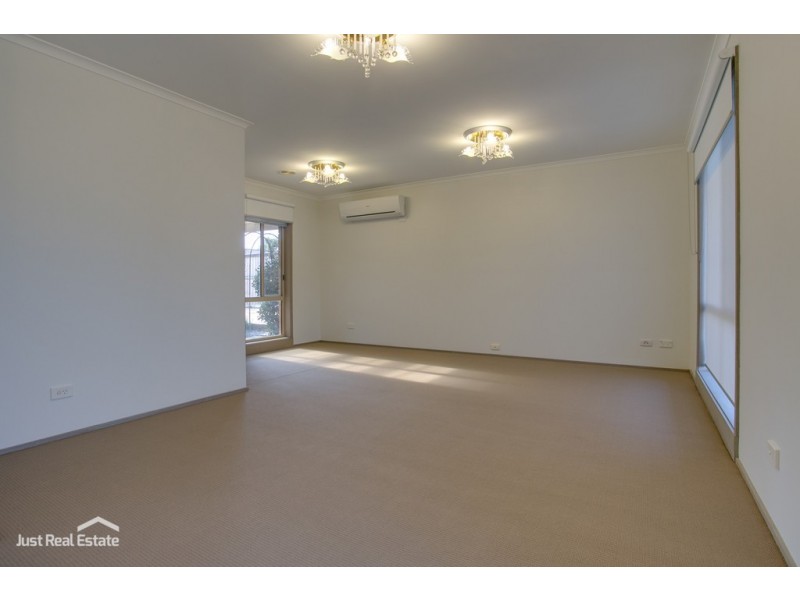 2 Mondous Court, Berwick VIC 3806