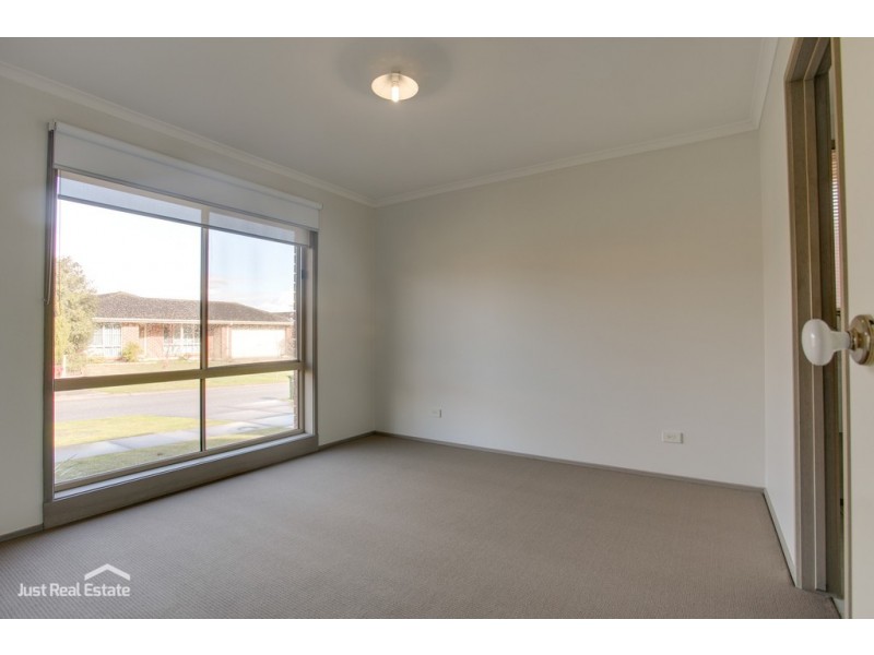 2 Mondous Court, Berwick VIC 3806