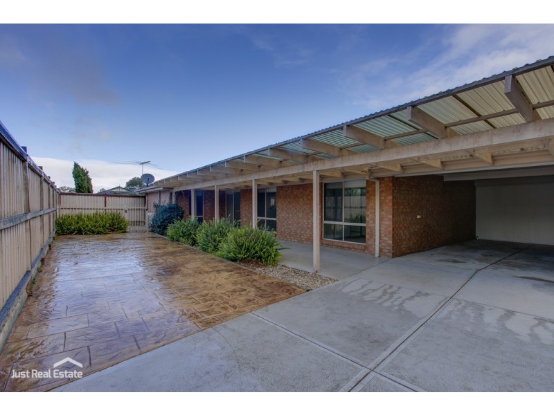 2 Mondous Court, Berwick VIC 3806