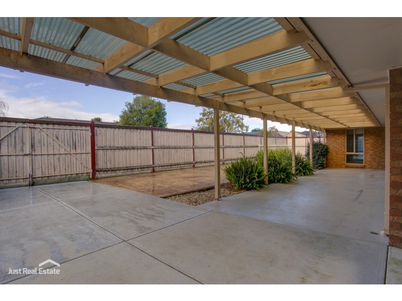 2 Mondous Court, Berwick VIC 3806