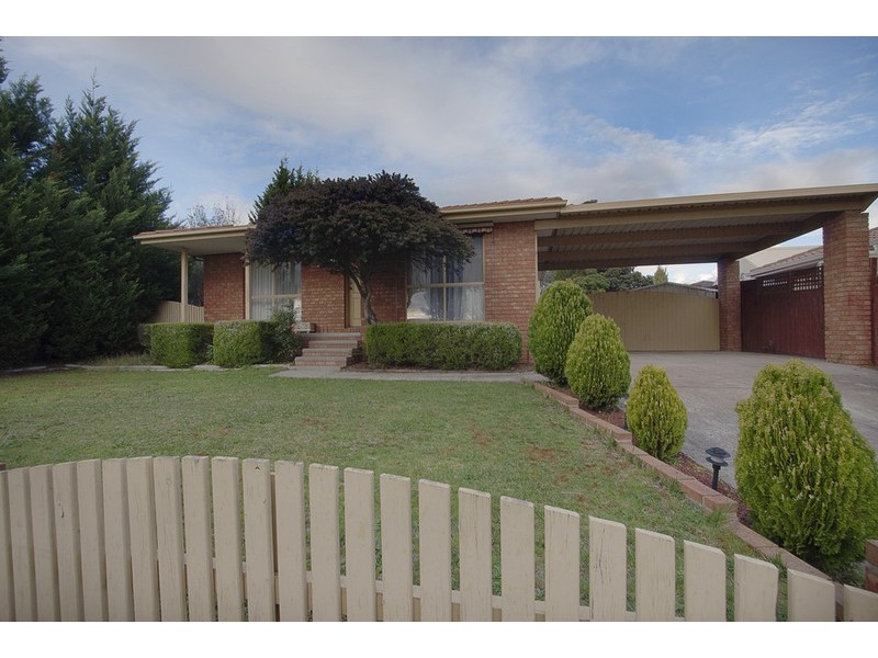 11 Lyndal Court, Berwick VIC 3806