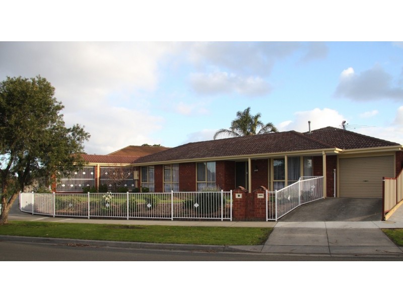 24 Courtenay Avenue, Cranbourne North VIC 3977