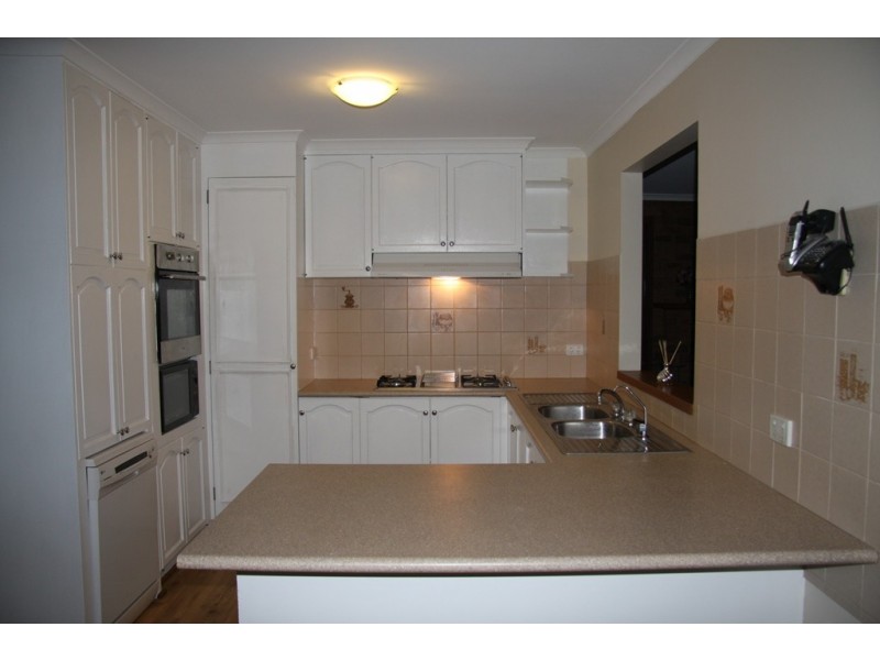 24 Courtenay Avenue, Cranbourne North VIC 3977