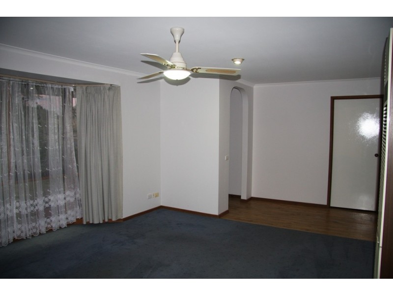 24 Courtenay Avenue, Cranbourne North VIC 3977