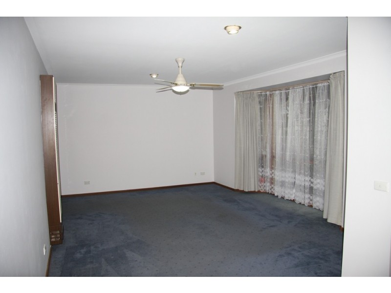 24 Courtenay Avenue, Cranbourne North VIC 3977