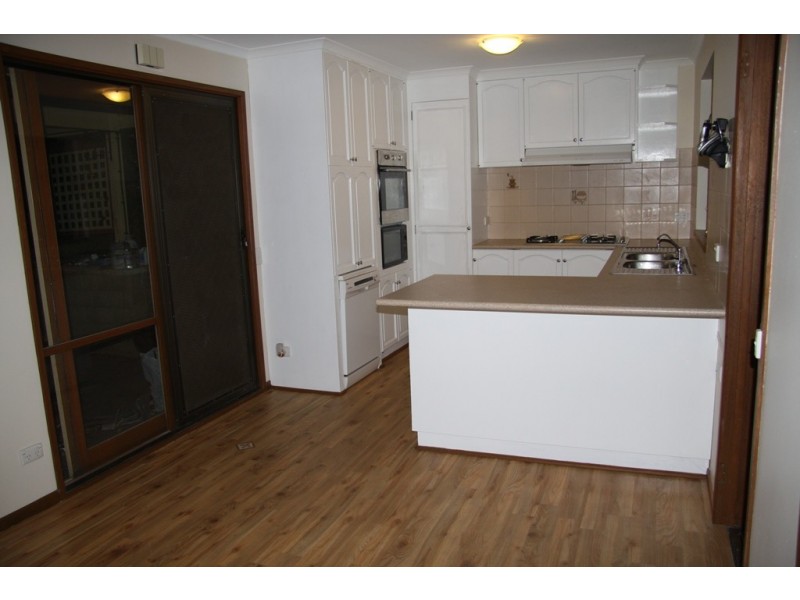 24 Courtenay Avenue, Cranbourne North VIC 3977