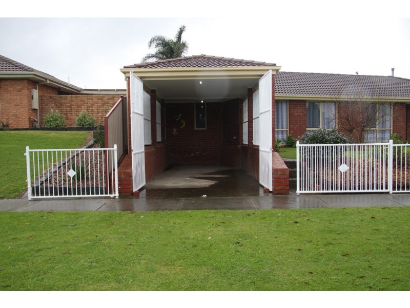 24 Courtenay Avenue, Cranbourne North VIC 3977