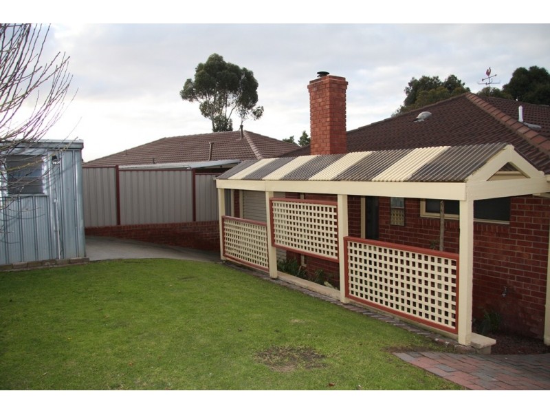 24 Courtenay Avenue, Cranbourne North VIC 3977