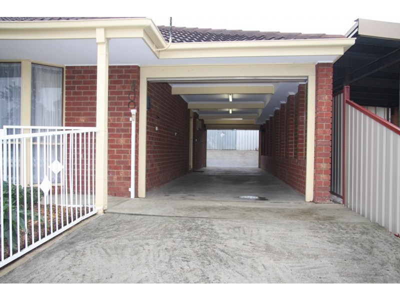 24 Courtenay Avenue, Cranbourne North VIC 3977