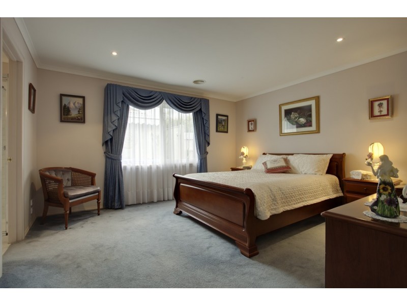 54 Melville Park Drive, Berwick VIC 3806