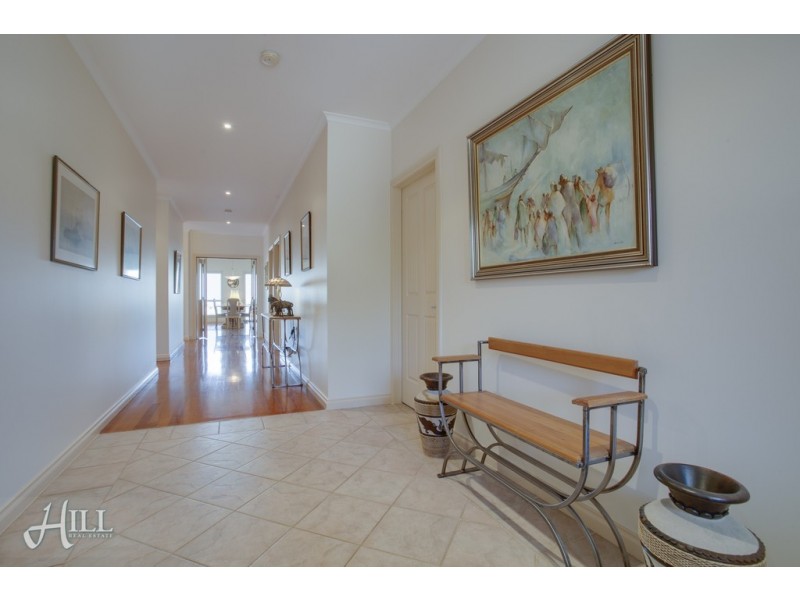 19 Grantham Crescent, Berwick VIC 3806