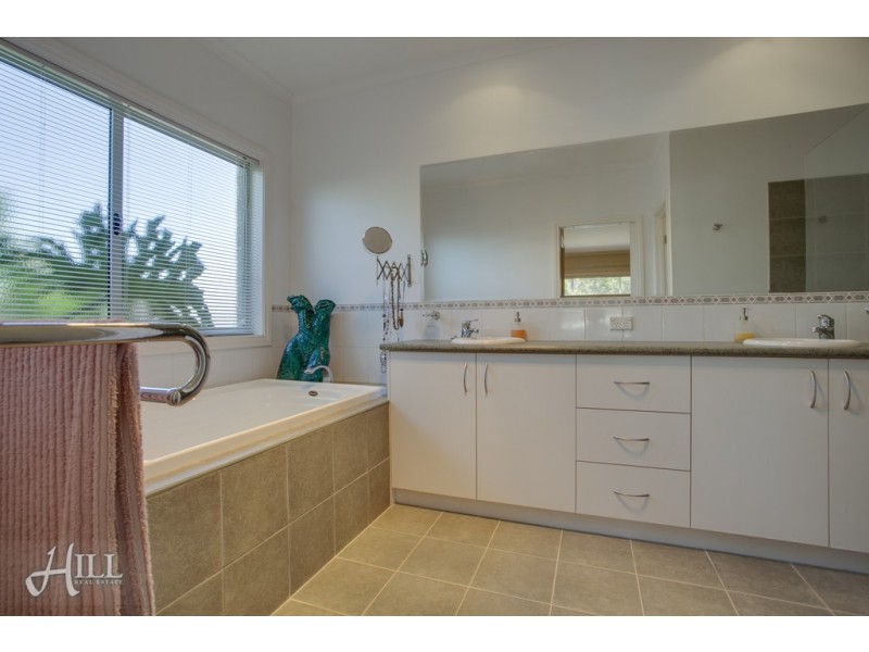 19 Grantham Crescent, Berwick VIC 3806