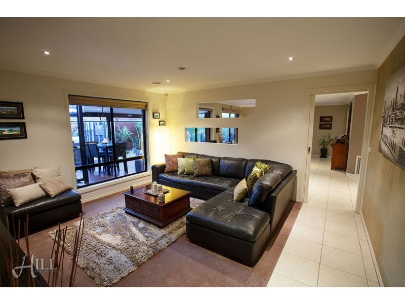 31 McCubbin Way, Berwick VIC 3806