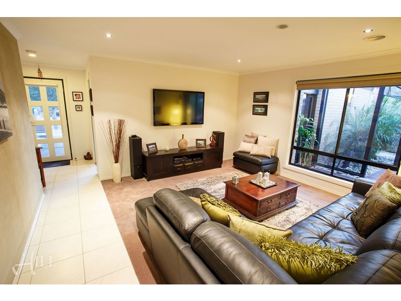 31 McCubbin Way, Berwick VIC 3806