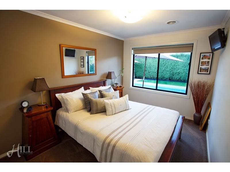 31 McCubbin Way, Berwick VIC 3806