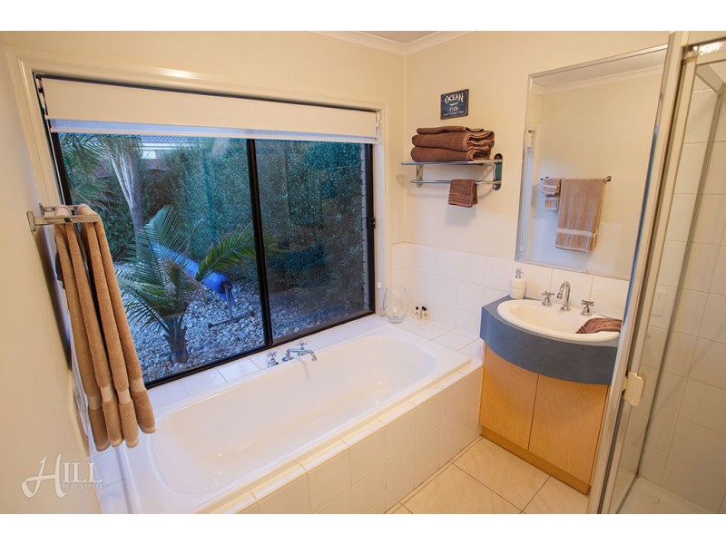 31 McCubbin Way, Berwick VIC 3806