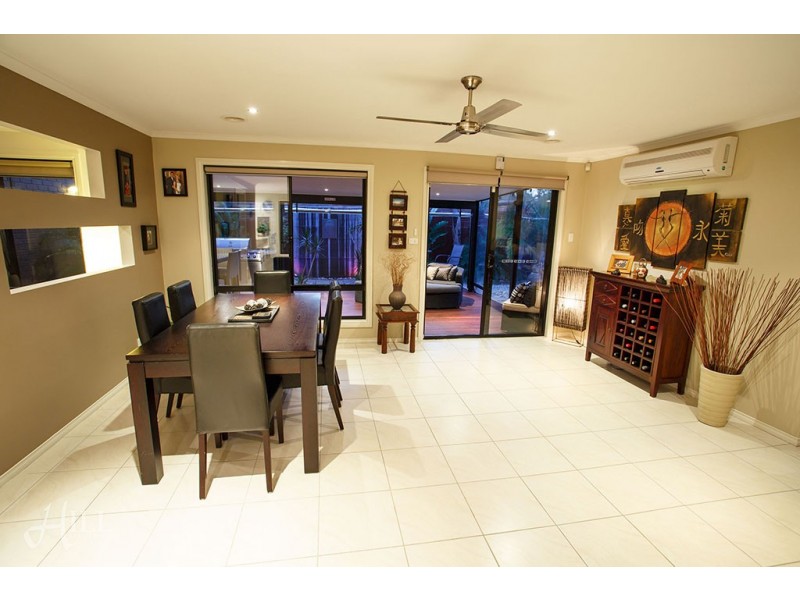 31 McCubbin Way, Berwick VIC 3806