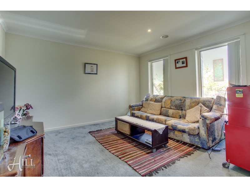 10 Woodhenge Close, Cranbourne East VIC 3977