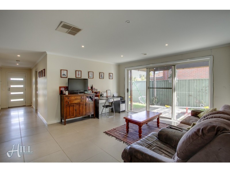 10 Woodhenge Close, Cranbourne East VIC 3977