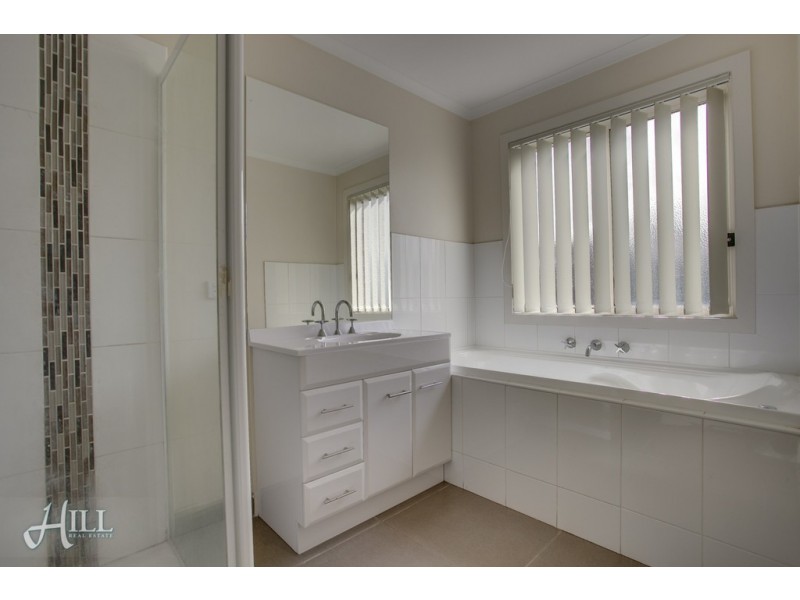 10 Woodhenge Close, Cranbourne East VIC 3977