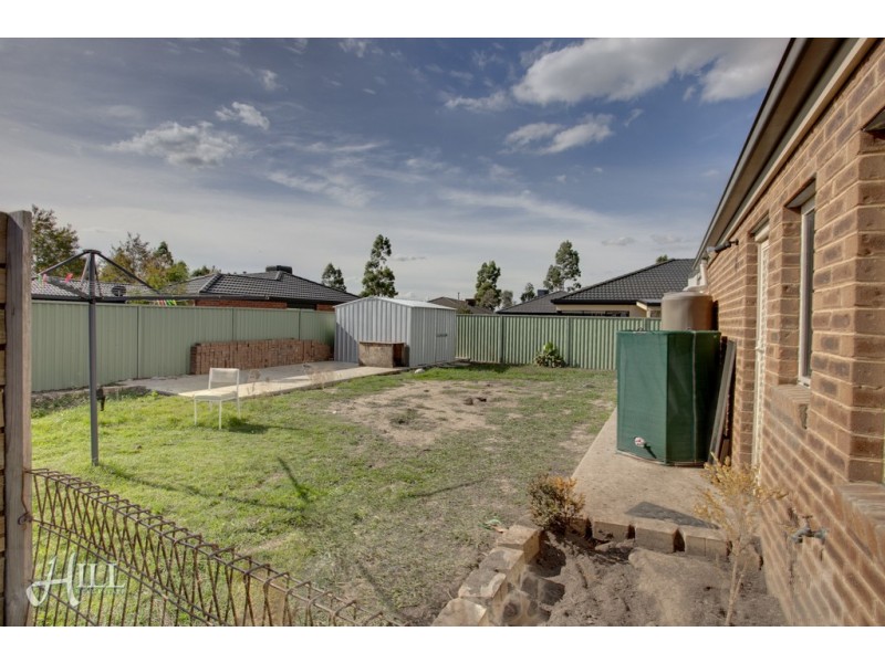 10 Woodhenge Close, Cranbourne East VIC 3977