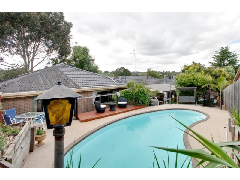 6 Outlook Drive, Berwick VIC 3806