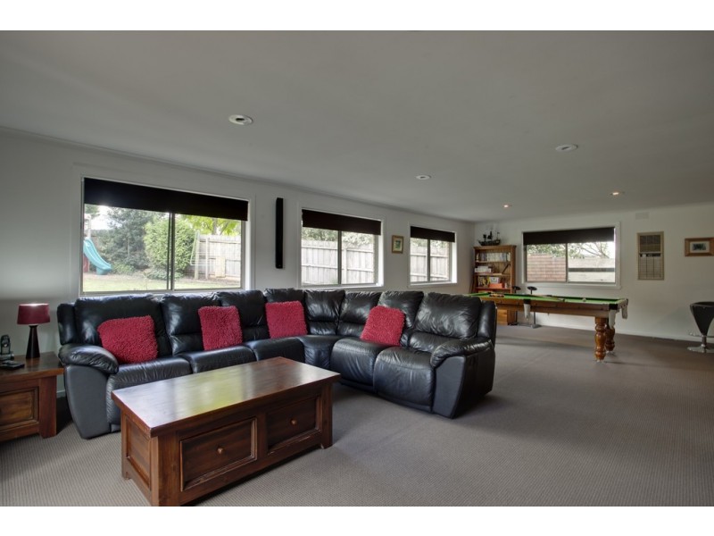 6 Outlook Drive, Berwick VIC 3806