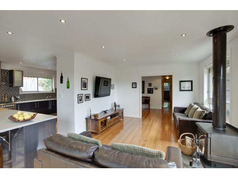 6 Outlook Drive, Berwick VIC 3806