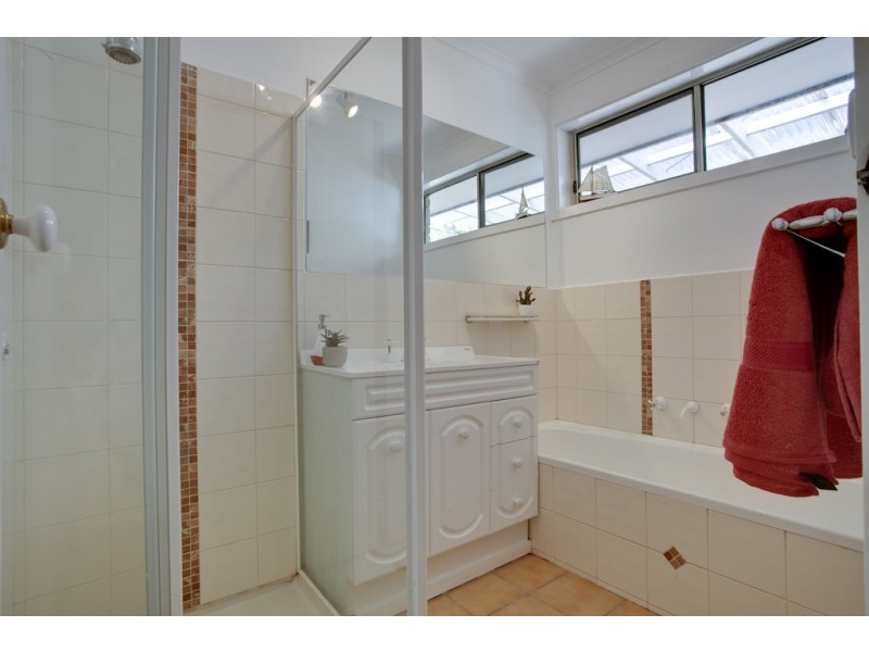 6 Outlook Drive, Berwick VIC 3806