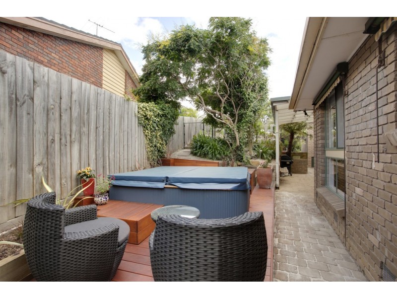 6 Outlook Drive, Berwick VIC 3806