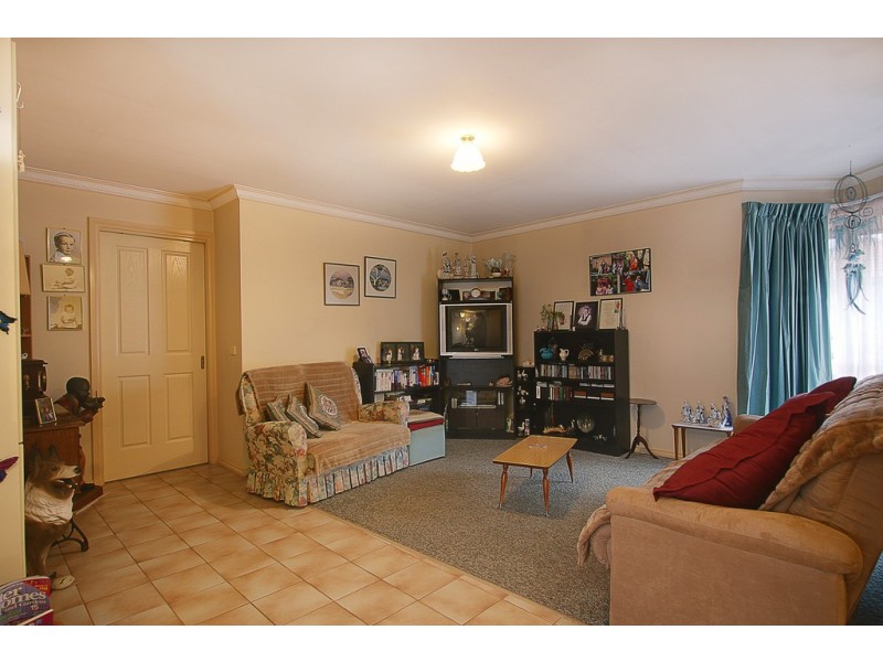 Unit 2/2 Ambleside Crescent, Berwick VIC 3806