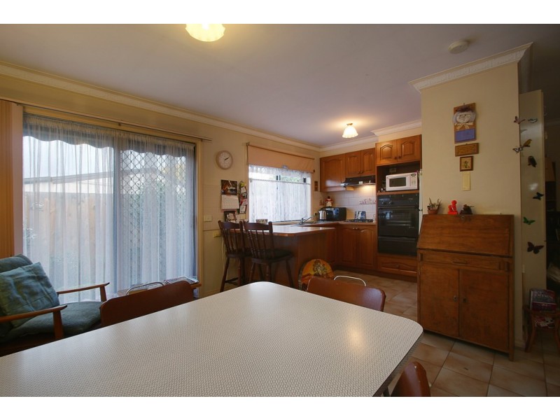 Unit 2/2 Ambleside Crescent, Berwick VIC 3806