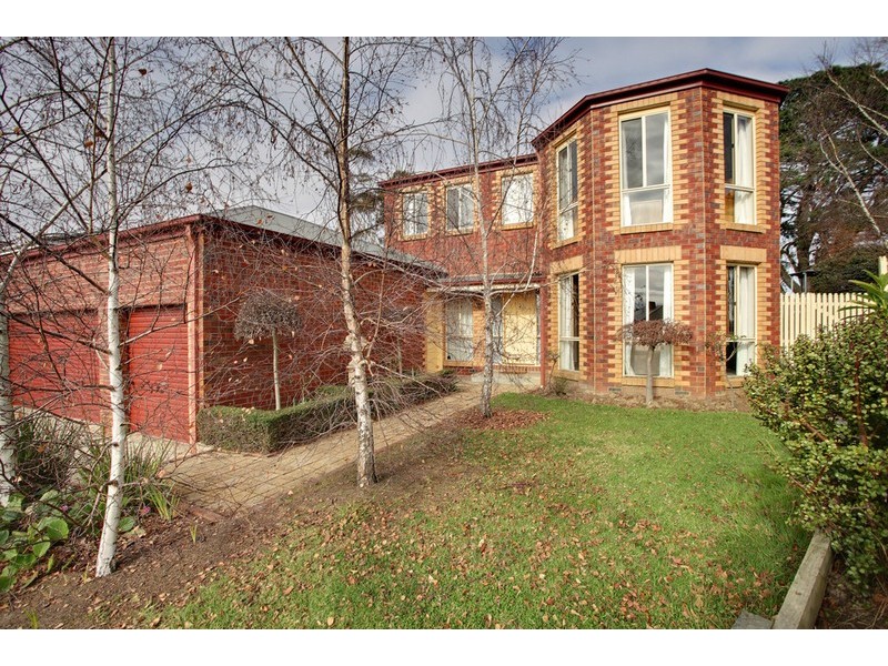 9 Ferncroft Court, Berwick VIC 3806