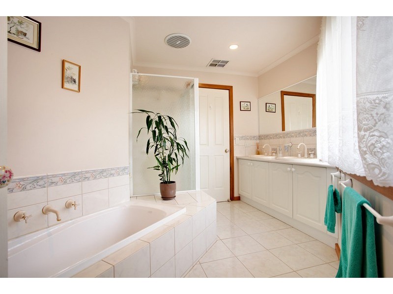 78 Avebury Drive, Berwick VIC 3806